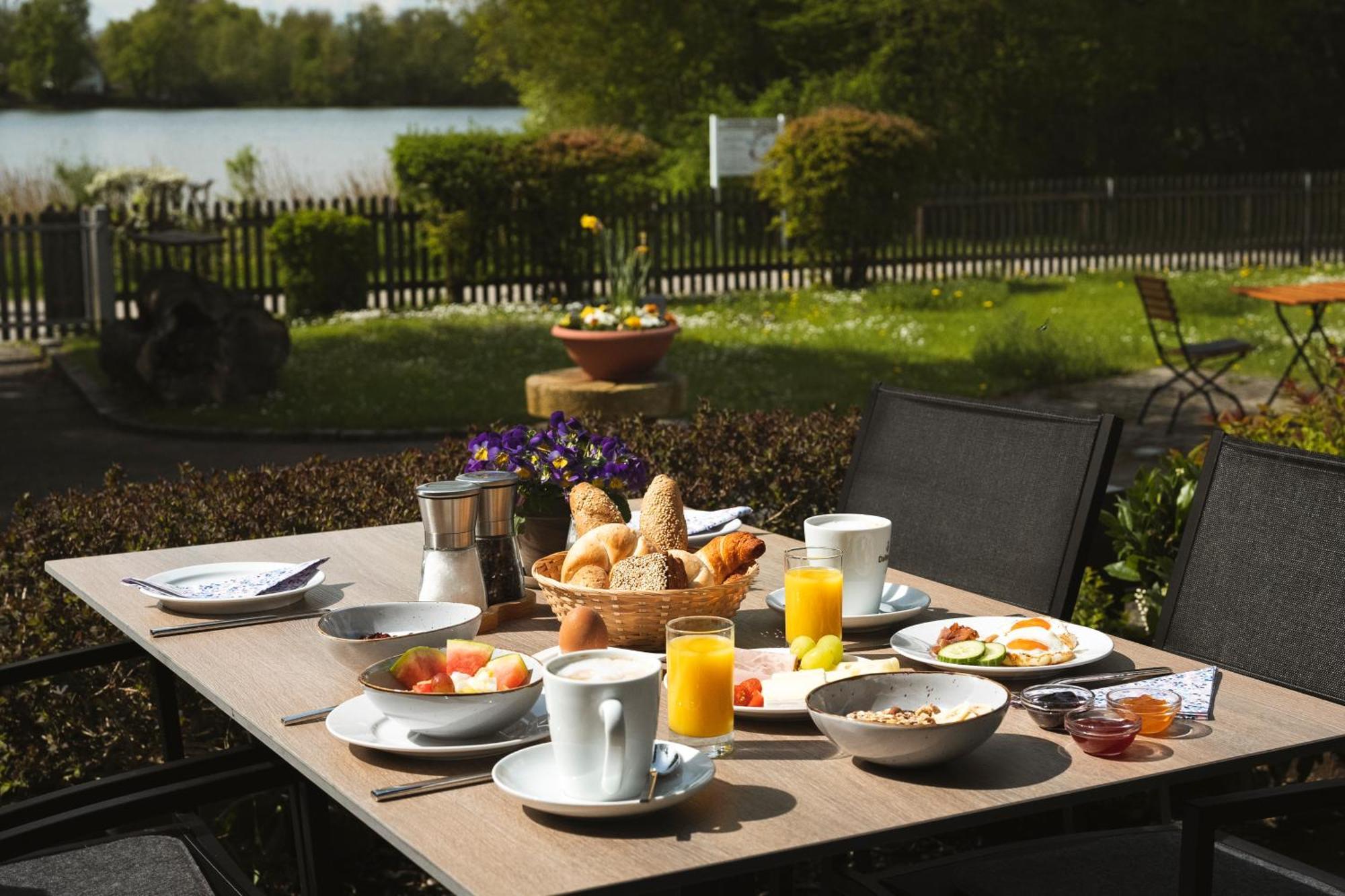 Sopherl Am See - Fruehstueck Auf Der Seeterrasse, Sehr Ruhig Und Wunderschoen Am See, 3 Minuten Nach Oberpfaffenhofen, Viele Radtouren, Restaurants & Cafes In Der Umgebung Weßling Kültér fotó